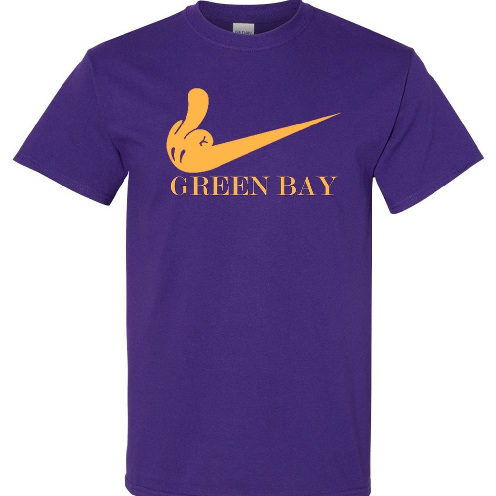 Minnesota Vikings Fan Flipping the Bird Middle Finger to Packers Fans T-Shirt